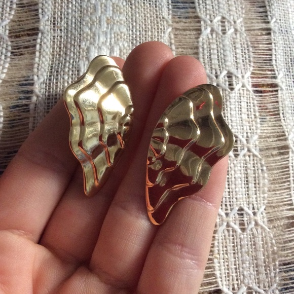 Vintage Jewelry - Vintage Sea Clam Fan Mermaid Earring